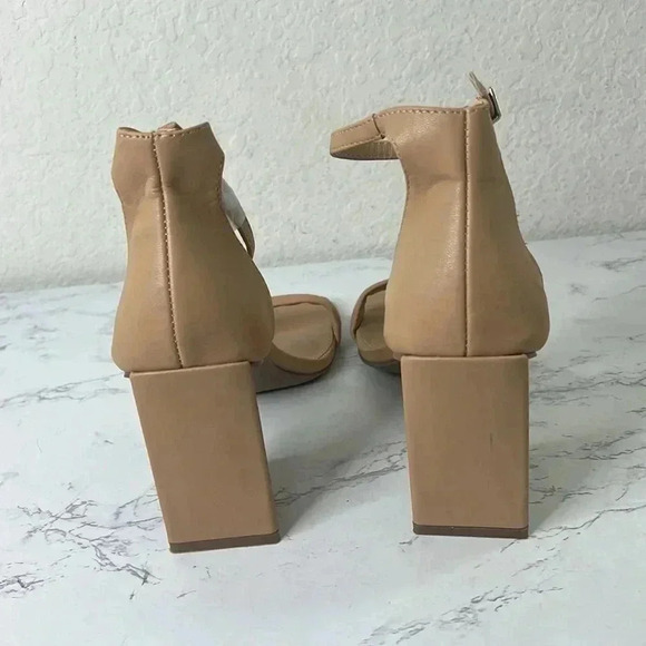 Bar III Flared Heel Dress Sandal Size 8M - Picture 5 of 9